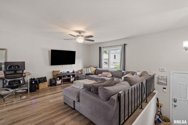 15 RIVERVIEW Lane, Bettendorf, IA 52722