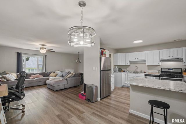 15 RIVERVIEW Lane, Bettendorf, IA 52722