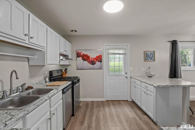 15 RIVERVIEW Lane, Bettendorf, IA 52722