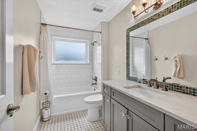 303 Greenbriar Estates Drive, St Louis, MO 63122