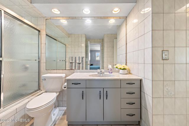 17 Arden Road, Old Bridge, NJ 08857