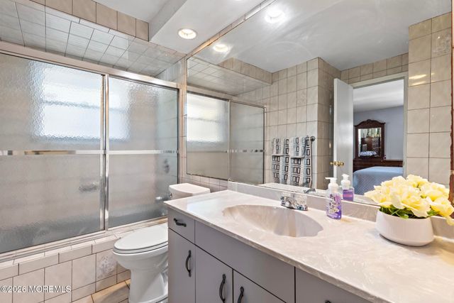 17 Arden Road, Old Bridge, NJ 08857