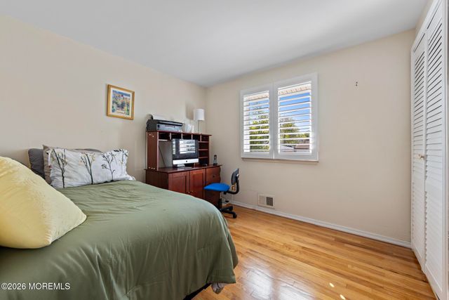 17 Arden Road, Old Bridge, NJ 08857