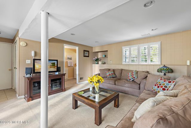 17 Arden Road, Old Bridge, NJ 08857