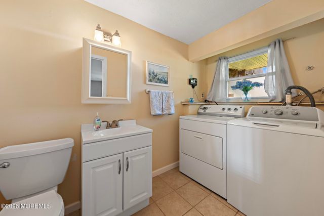 17 Arden Road, Old Bridge, NJ 08857