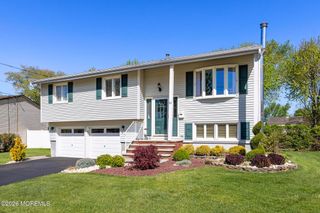 17 Arden Road, Old Bridge, NJ 08857
