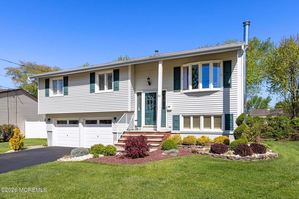 17 Arden Road, Old Bridge, NJ 08857