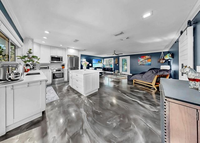 1016 SPINDLE PALM WAY, Apollo Beach, FL 33572