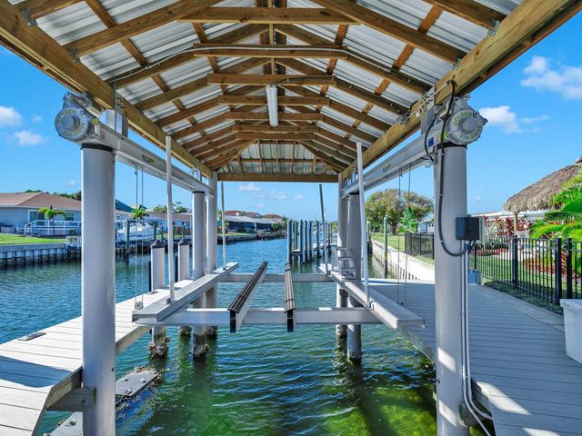 1016 SPINDLE PALM WAY, Apollo Beach, FL 33572