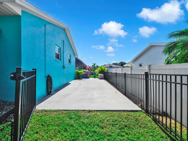 1016 SPINDLE PALM WAY, Apollo Beach, FL 33572