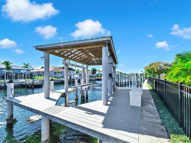 1016 SPINDLE PALM WAY, Apollo Beach, FL 33572