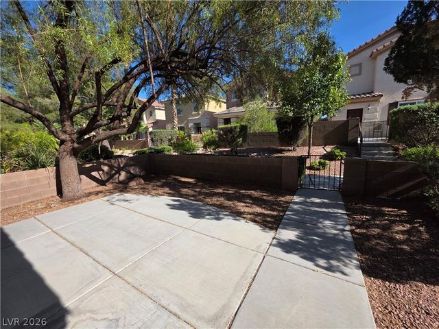 10021 VIA TORO Avenue ., Las Vegas, NV 89117