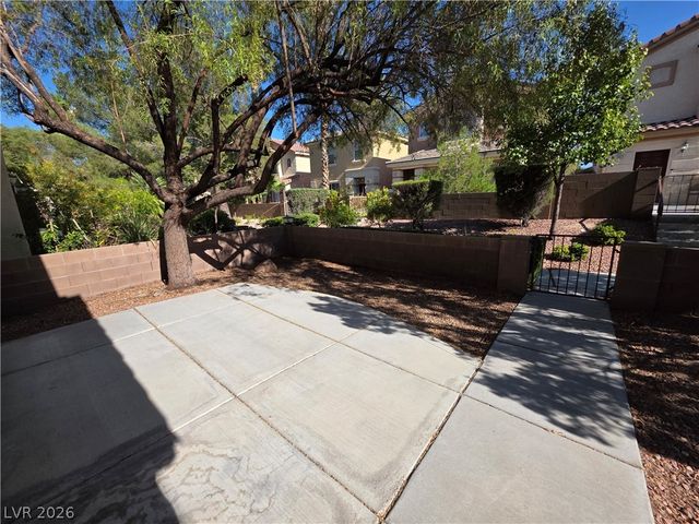 10021 VIA TORO Avenue ., Las Vegas, NV 89117