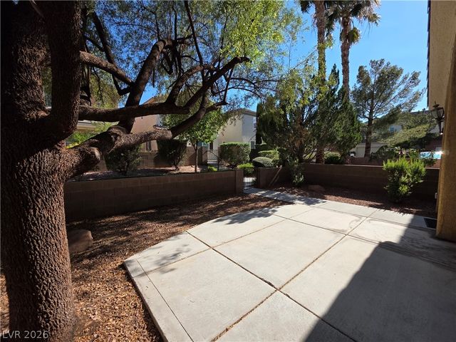 10021 VIA TORO Avenue ., Las Vegas, NV 89117