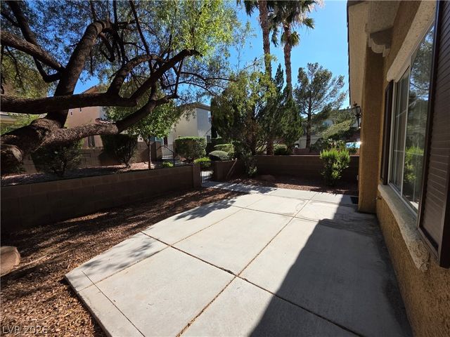 10021 VIA TORO Avenue ., Las Vegas, NV 89117