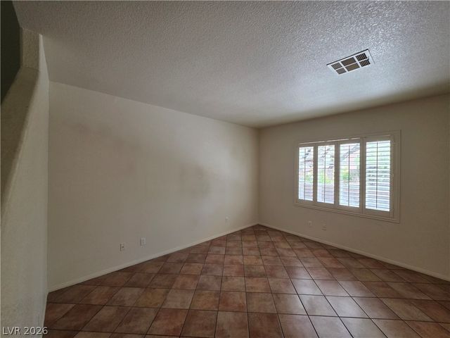 10021 VIA TORO Avenue ., Las Vegas, NV 89117