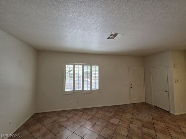 10021 VIA TORO Avenue ., Las Vegas, NV 89117