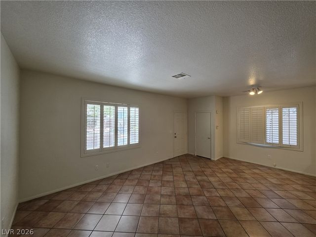 10021 VIA TORO Avenue ., Las Vegas, NV 89117