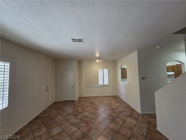 10021 VIA TORO Avenue ., Las Vegas, NV 89117