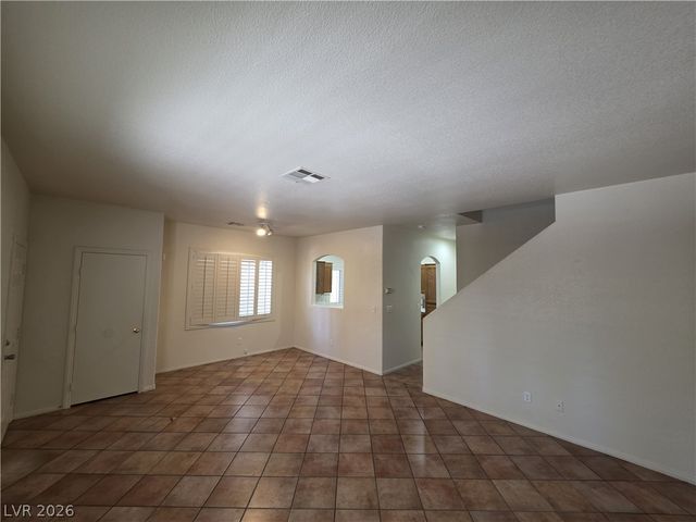 10021 VIA TORO Avenue ., Las Vegas, NV 89117