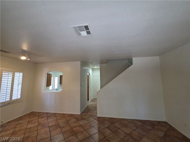 10021 VIA TORO Avenue ., Las Vegas, NV 89117