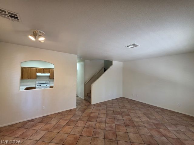 10021 VIA TORO Avenue ., Las Vegas, NV 89117
