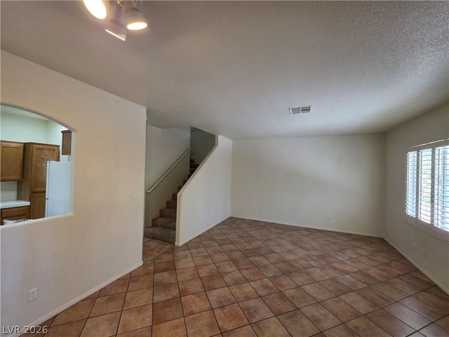 10021 VIA TORO Avenue ., Las Vegas, NV 89117