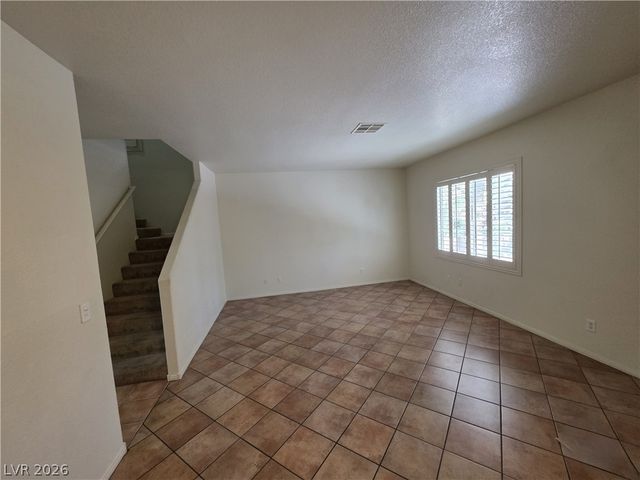 10021 VIA TORO Avenue ., Las Vegas, NV 89117