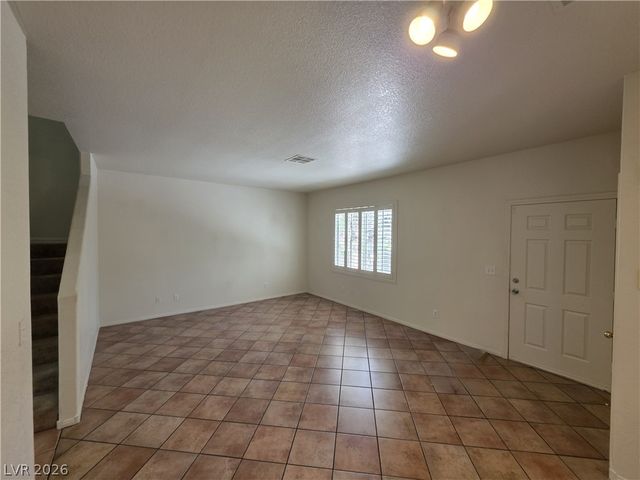 10021 VIA TORO Avenue ., Las Vegas, NV 89117