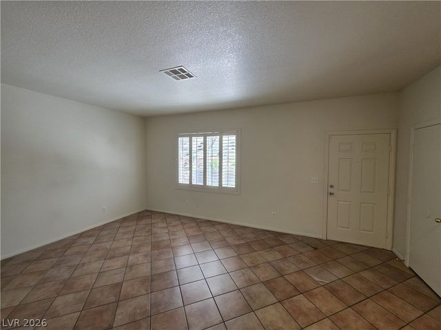10021 VIA TORO Avenue ., Las Vegas, NV 89117