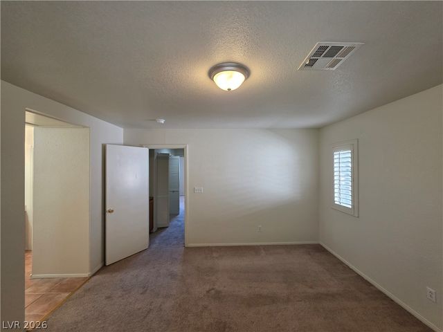 10021 VIA TORO Avenue ., Las Vegas, NV 89117