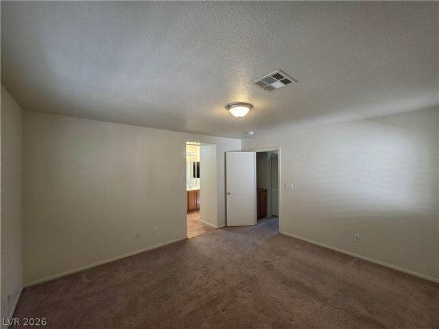 10021 VIA TORO Avenue ., Las Vegas, NV 89117