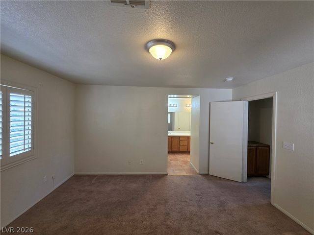 10021 VIA TORO Avenue ., Las Vegas, NV 89117