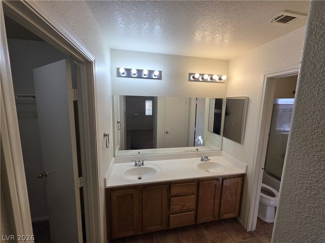 10021 VIA TORO Avenue ., Las Vegas, NV 89117