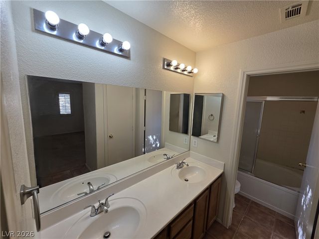 10021 VIA TORO Avenue ., Las Vegas, NV 89117