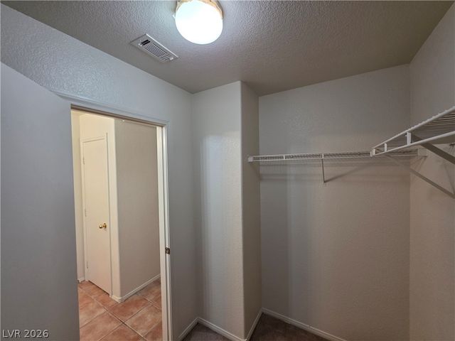 10021 VIA TORO Avenue ., Las Vegas, NV 89117