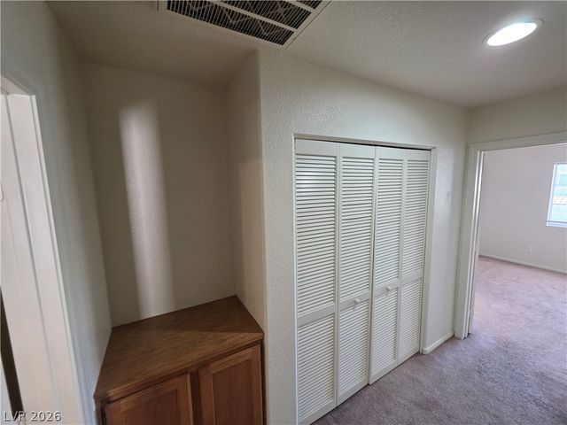 10021 VIA TORO Avenue ., Las Vegas, NV 89117