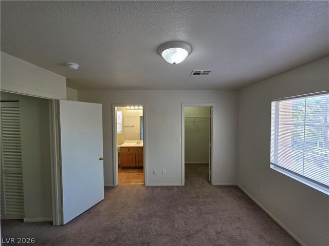 10021 VIA TORO Avenue ., Las Vegas, NV 89117