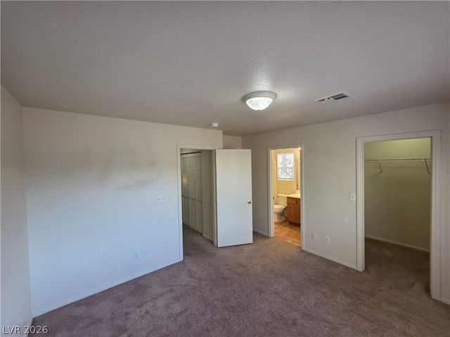 10021 VIA TORO Avenue ., Las Vegas, NV 89117