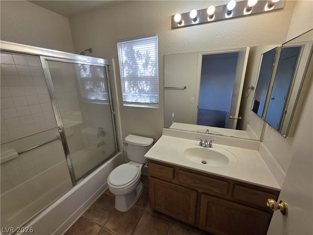 10021 VIA TORO Avenue ., Las Vegas, NV 89117