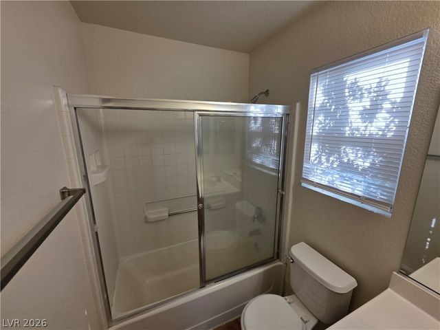 10021 VIA TORO Avenue ., Las Vegas, NV 89117