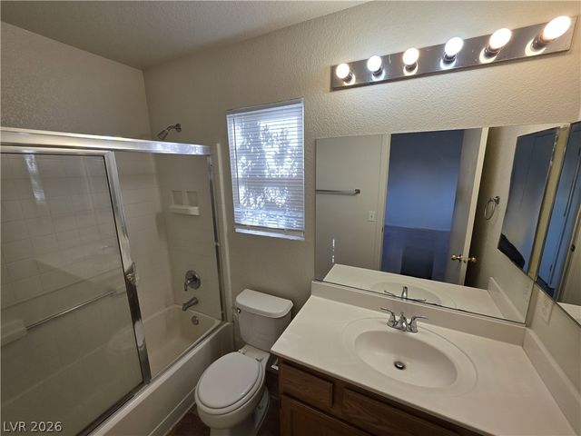 10021 VIA TORO Avenue ., Las Vegas, NV 89117