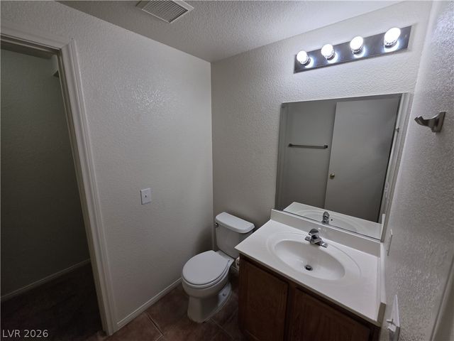 10021 VIA TORO Avenue ., Las Vegas, NV 89117