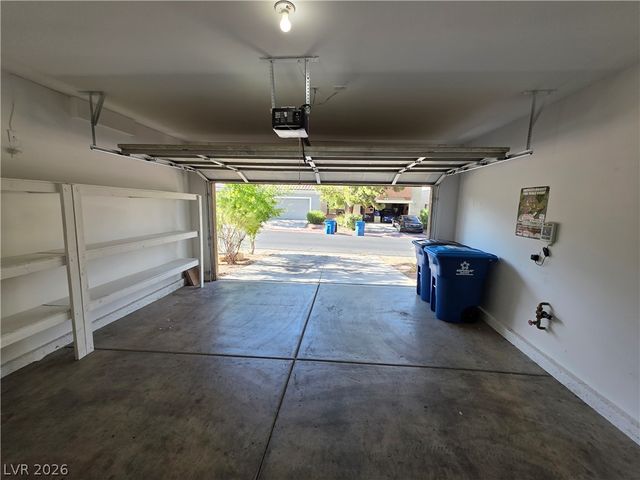 10021 VIA TORO Avenue ., Las Vegas, NV 89117