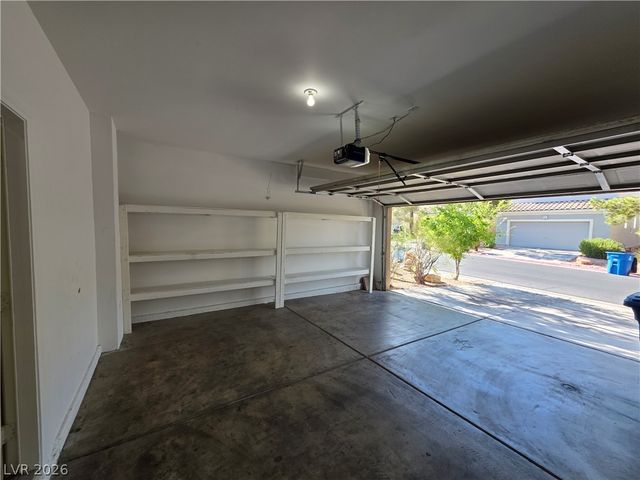 10021 VIA TORO Avenue ., Las Vegas, NV 89117
