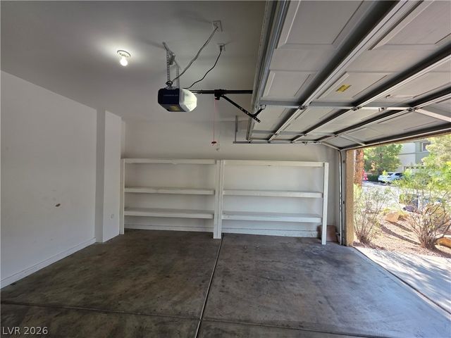 10021 VIA TORO Avenue ., Las Vegas, NV 89117