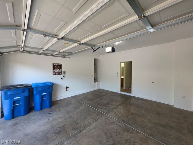 10021 VIA TORO Avenue ., Las Vegas, NV 89117