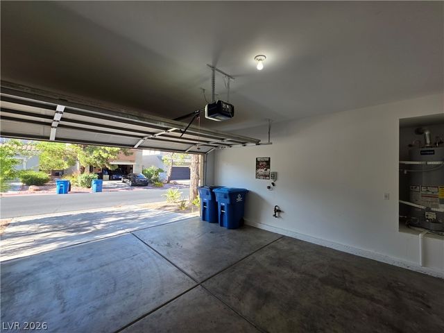 10021 VIA TORO Avenue ., Las Vegas, NV 89117
