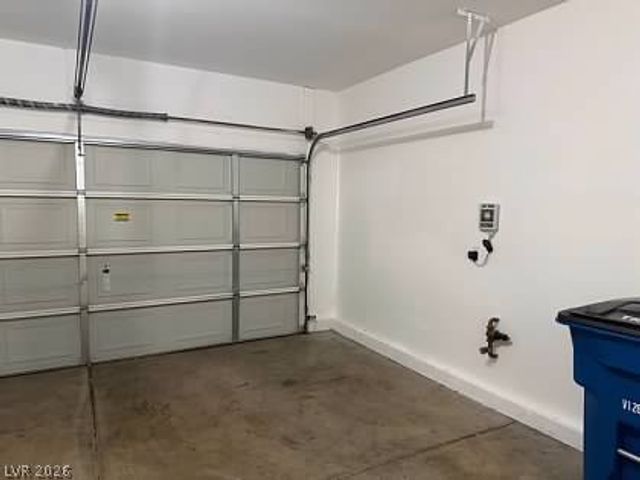 10021 VIA TORO Avenue ., Las Vegas, NV 89117
