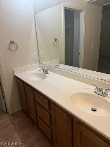 10021 VIA TORO Avenue ., Las Vegas, NV 89117
